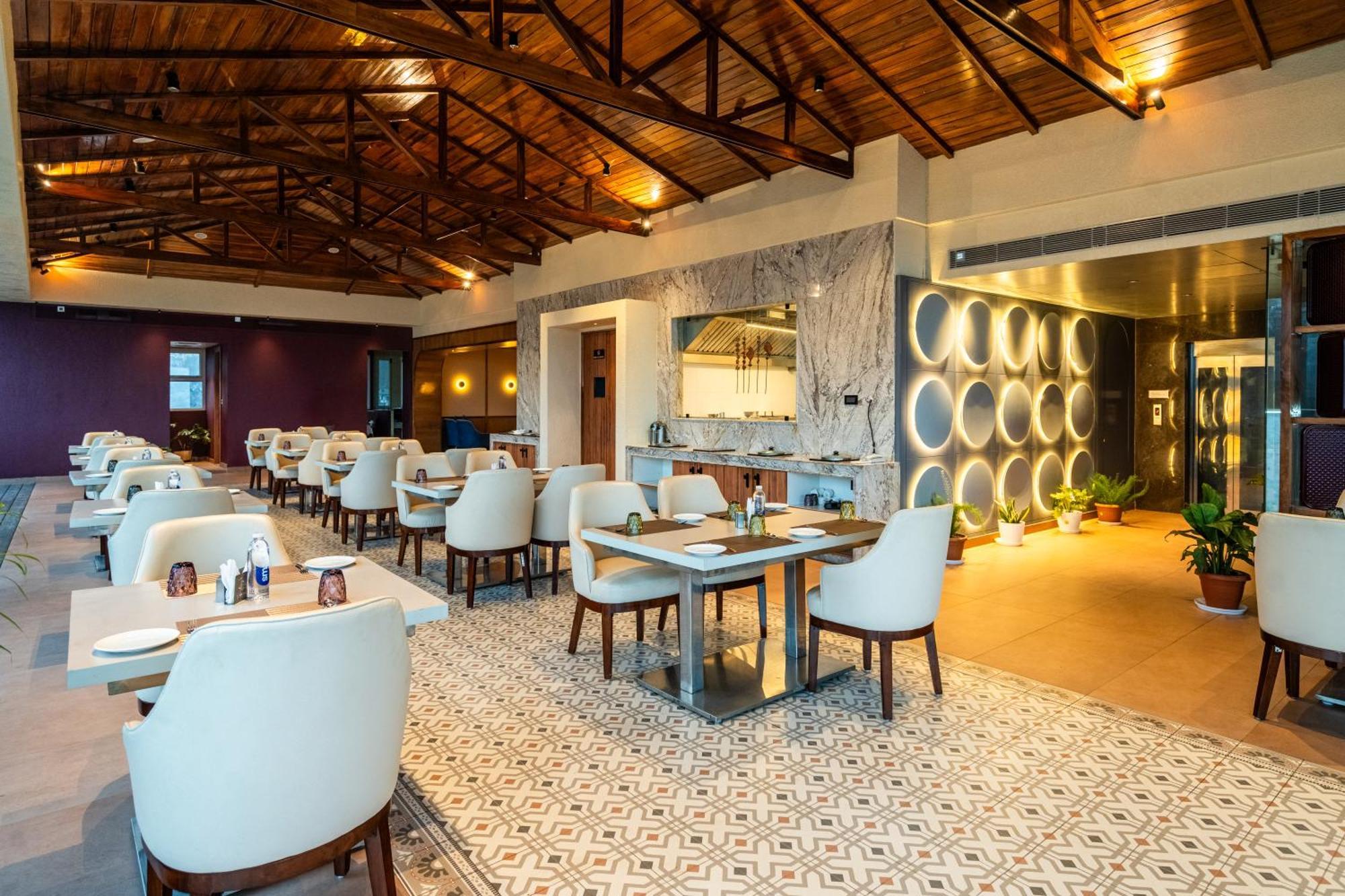 The White Rock Inn & Dine Shillong Exterior foto